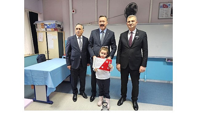 Başkan Sezer, Öğrencilerin Karne Heyecanına Ortak Oldu