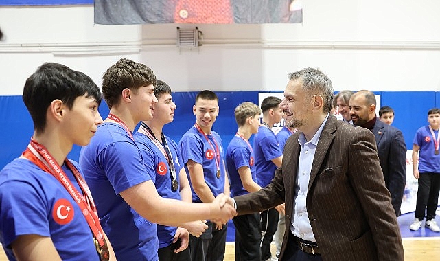 Başkan Vekili Akın’dan genç sporculara tam destek