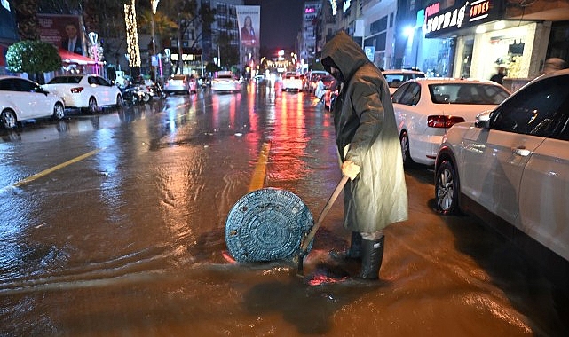 Manisa Büyükşehir ve MASKİ’den Yağış Mesaisi: Ekipler Tüm Gece Sahadaydı